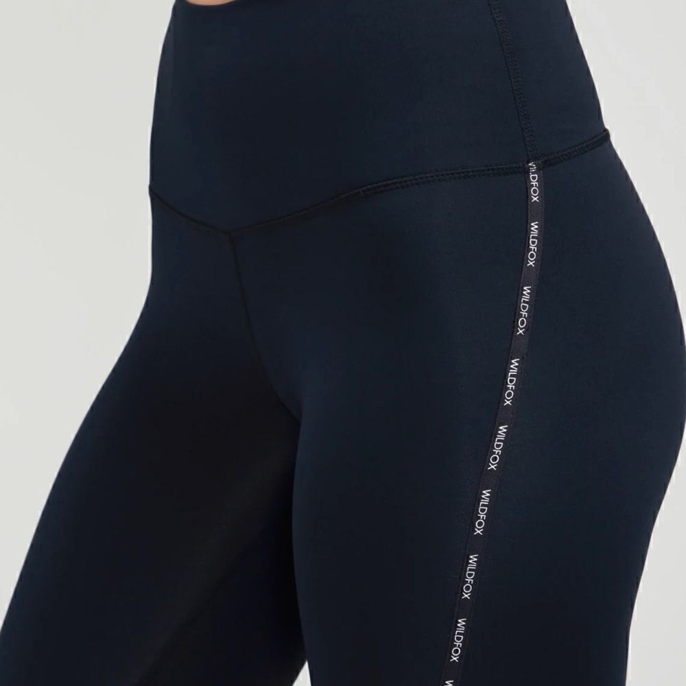 NWT Wildfox The Aerglo Legging